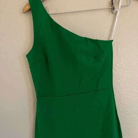 Good Times Only Green One-Shoulder Maxi Dress - Picture 4 of 8